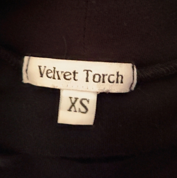 🖤Velvet Torch Black Cold-Shoulder Mini Dress—Size XS (NWT Excellent Condition) - Picture 7 of 7